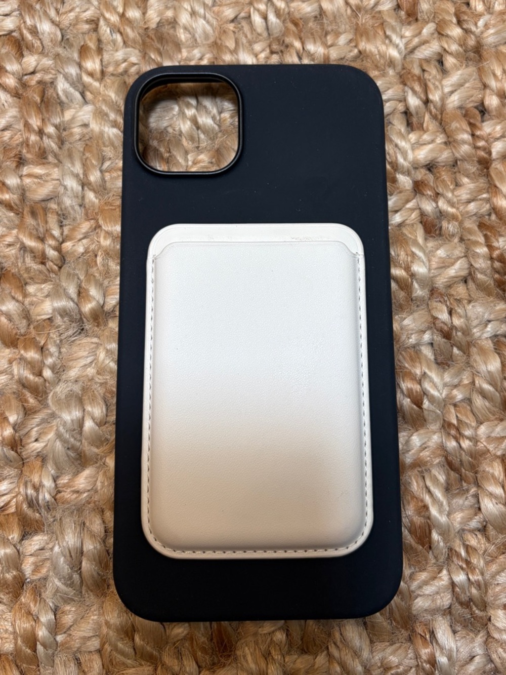 White MagSafe wallet